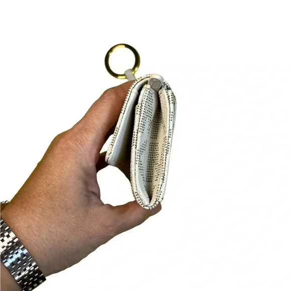 EUC MICHAEL KORS COMPACT WALLET - Picture 14 of 16